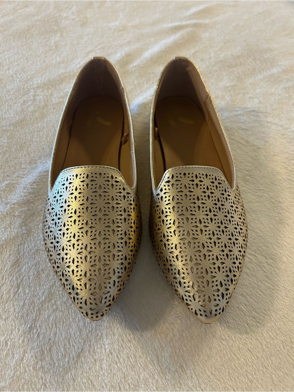 Report Women Gold Metallic Pointed Toe Laser Cut Loafer Flats Size 6 1/2W